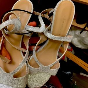 Like new ,never worn bought them a while ago but don’t give it use !!